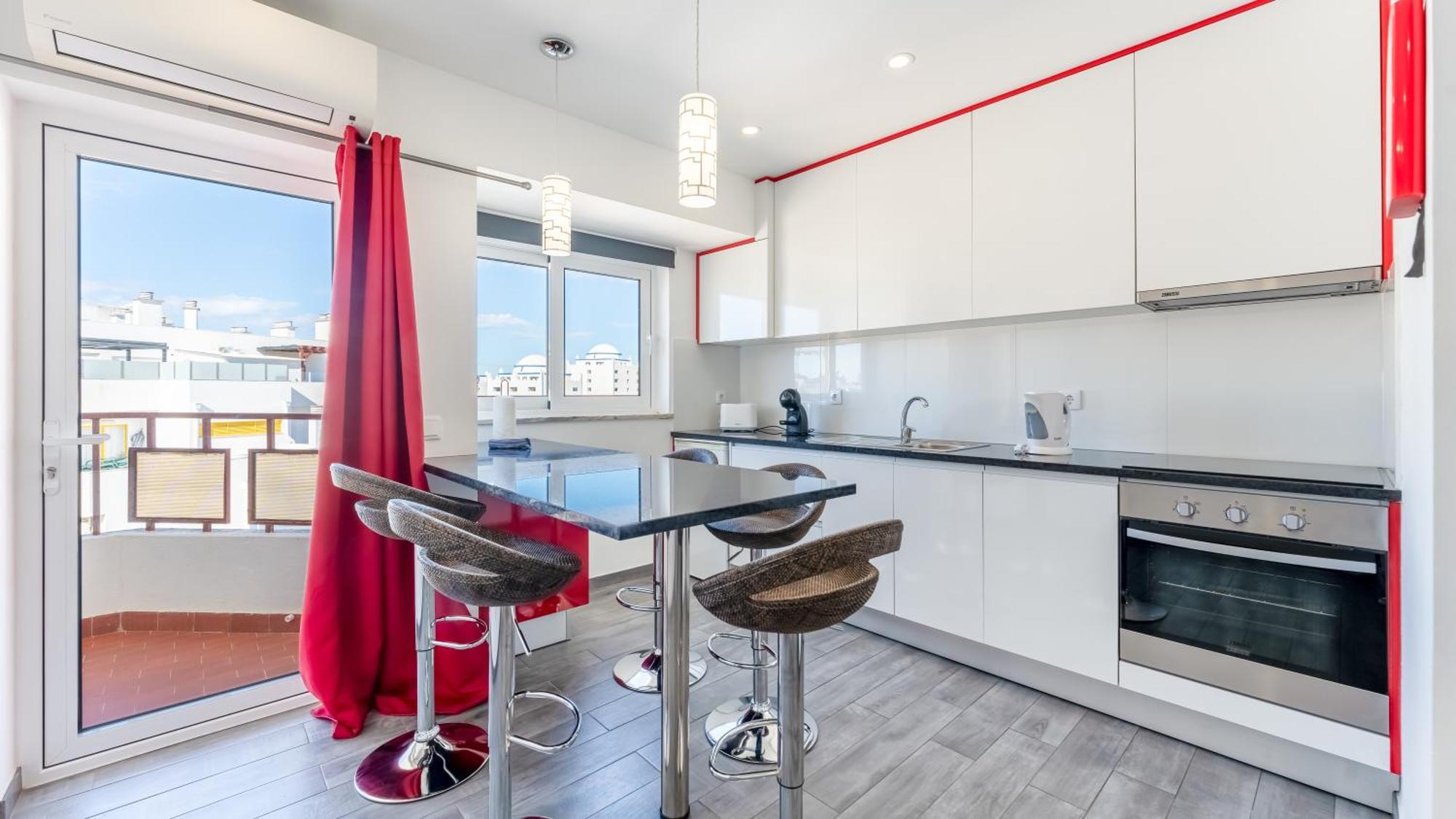 Red Velvet 1 Bdr Flat With Balcony By Lovelystay Portimão Exteriör bild