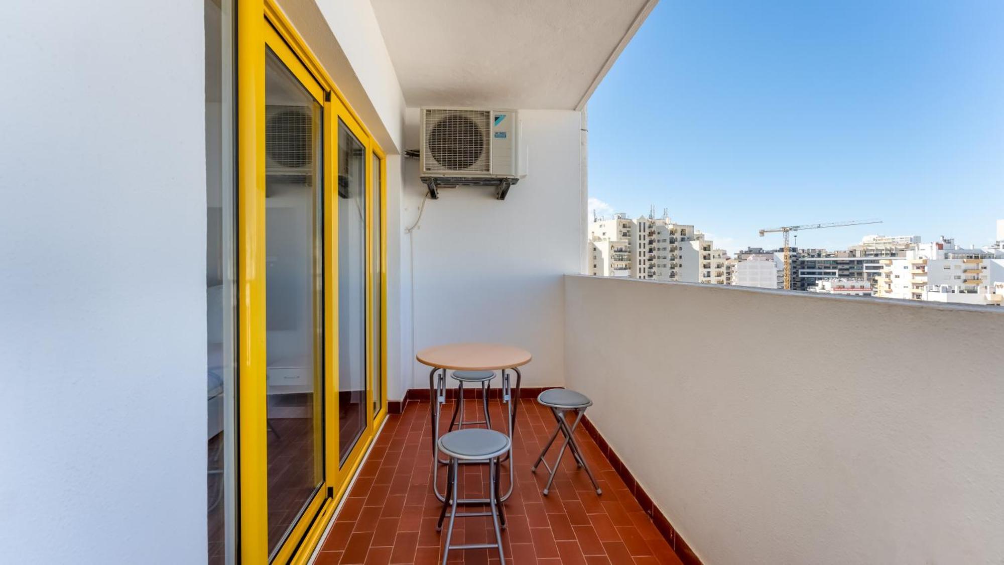 Red Velvet 1 Bdr Flat With Balcony By Lovelystay Portimão Exteriör bild