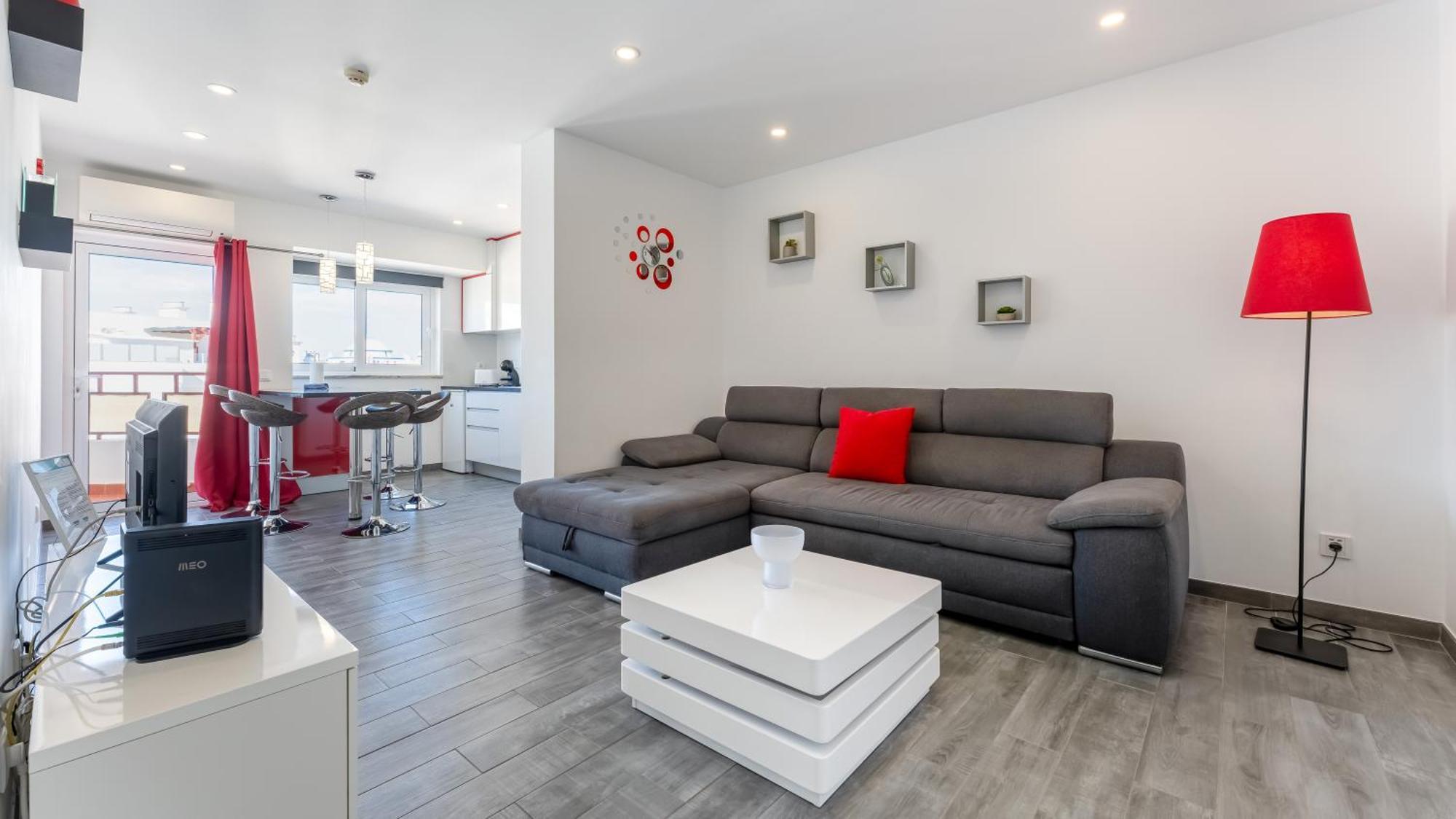Red Velvet 1 Bdr Flat With Balcony By Lovelystay Portimão Exteriör bild
