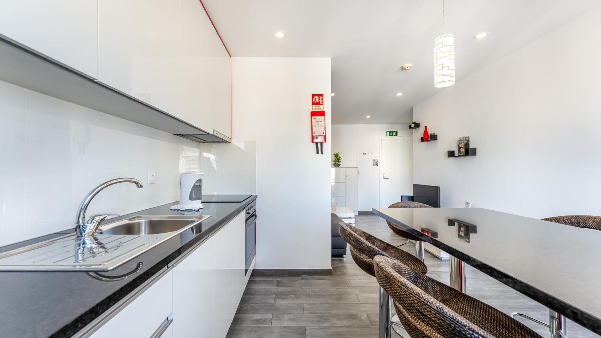 Red Velvet 1 Bdr Flat With Balcony By Lovelystay Portimão Exteriör bild